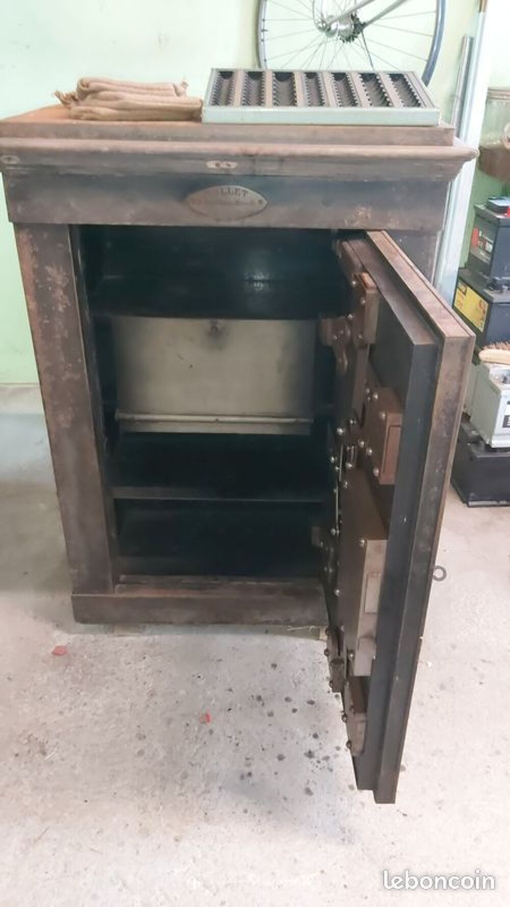 Coffre fort Vallet fin XIX&egrave; si&egrave;cle Meubles