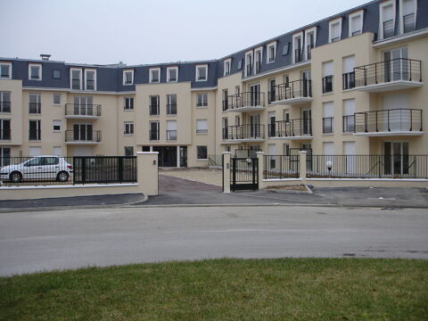    2 pièces standing Chantilly accès direct à Paris par RER D Appartement - 2 pièce(s) - 42 m²