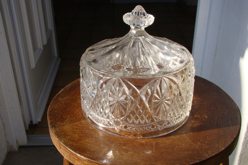 Ancienne cloche &agrave; fromage 
Décoration