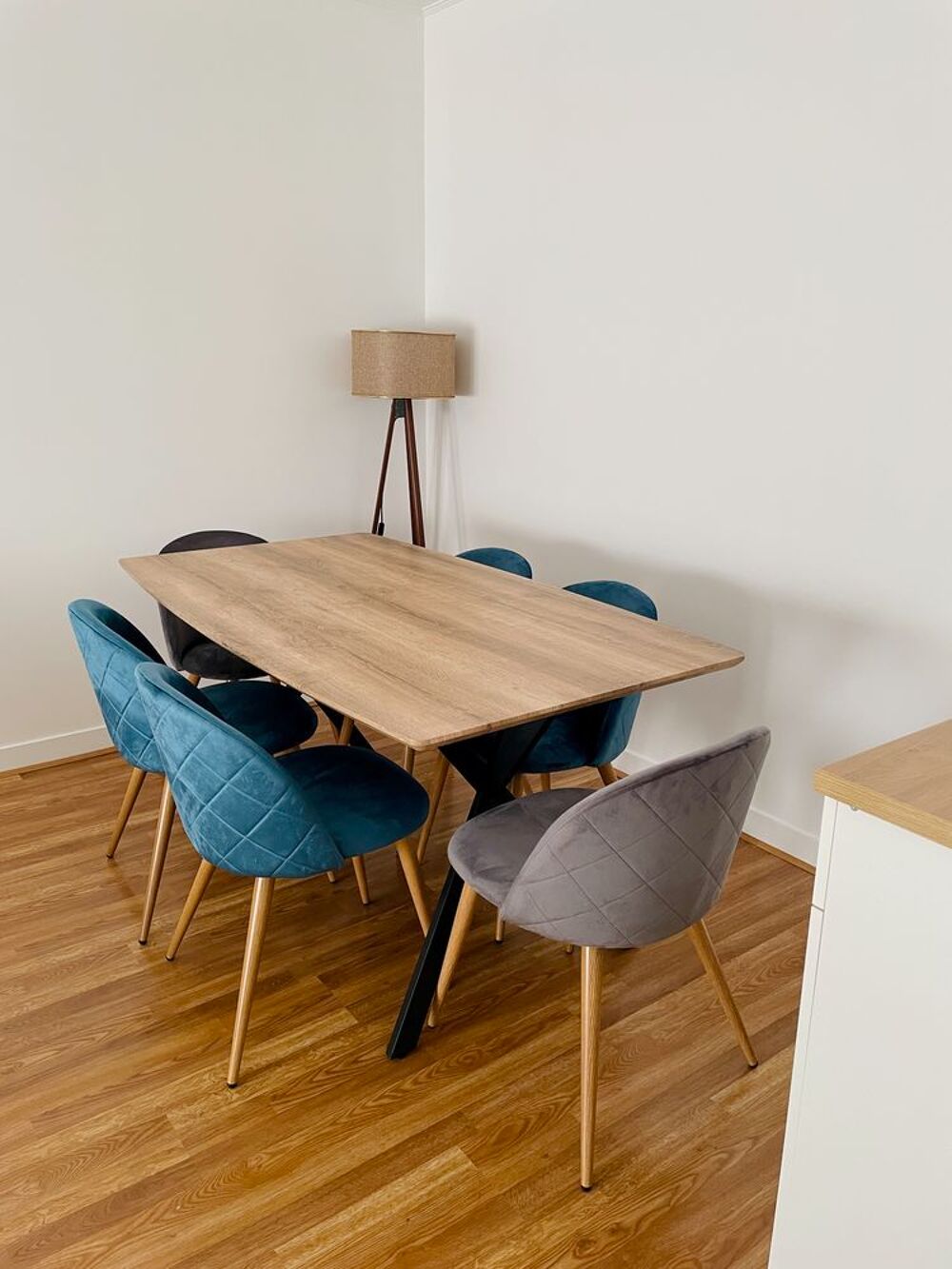Ensemble table &agrave; manger et 6 chaises Meubles