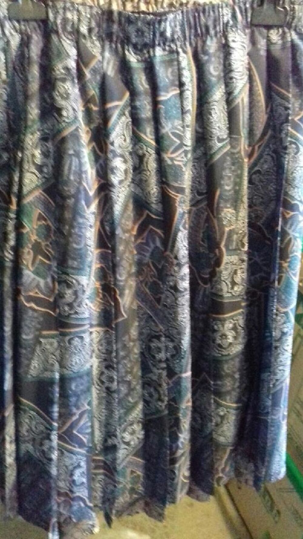 Jupe pliss&eacute;e neuve taille 40 42 pas denvoi Vêtements