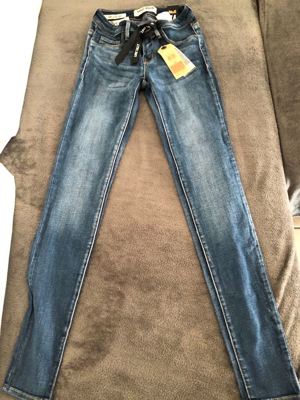 Jean neuf Vêtements