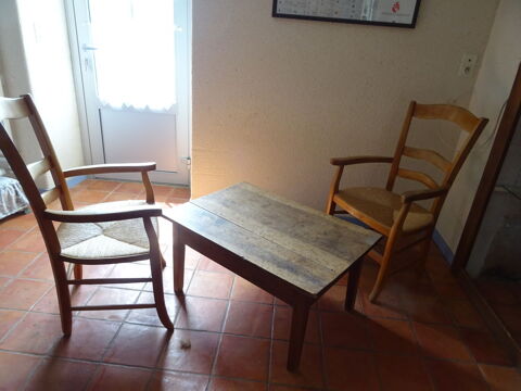 fauteuil et table salon 150 Saint-Martin-des-Fontaines (85)