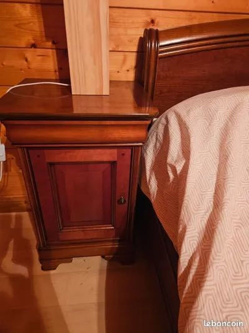 Lit + commode + chevet bois massif Meubles