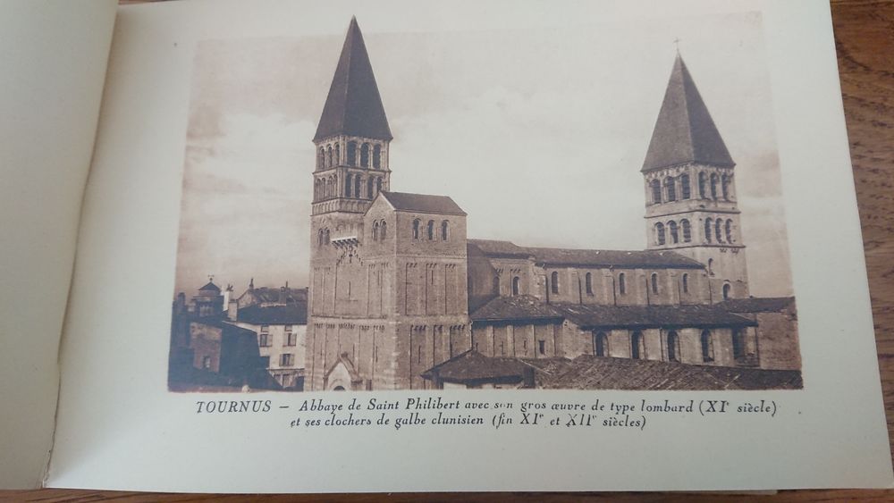  16 cartes des &eacute;glises romanes clunisiennes et tournugeoises 