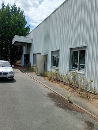  Parking / Garage à louer 487 m²