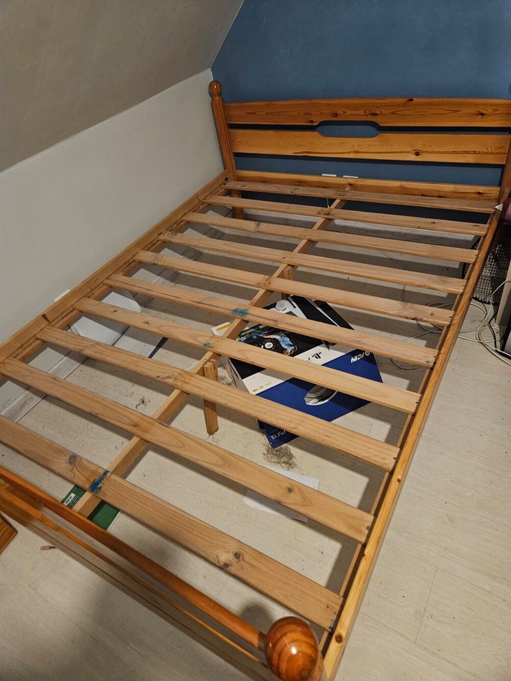 Cadre de lit double 140x190 en bois avec sommier &agrave; lattes Meubles