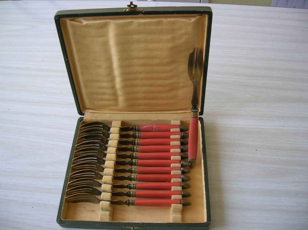 Coffret 12 Fourchettes Dessert Anciennes (1920 ?) 