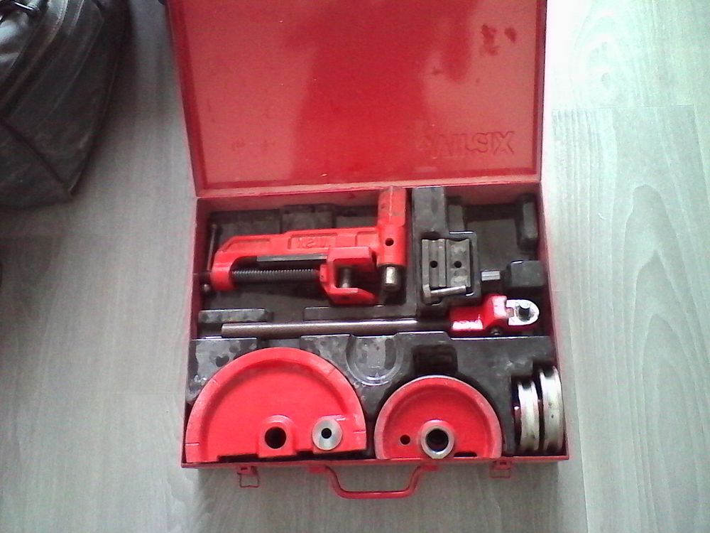 Pack d&eacute;tartreuse + cintreuse a debattre Bricolage
