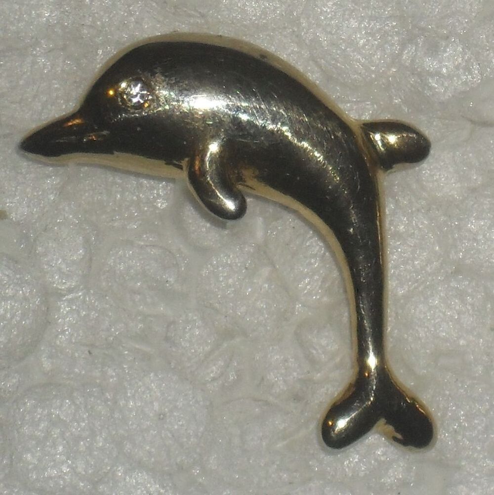 Lot de 2 broches dor&eacute;es Dauphin et Chien. Bijoux et montres