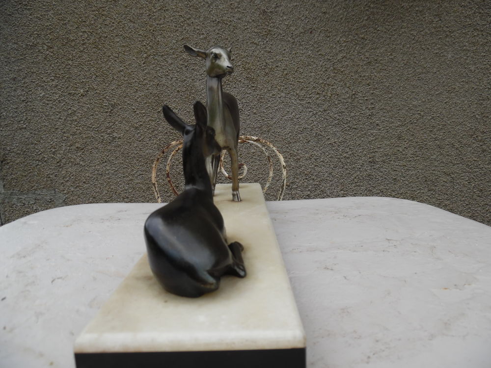 sculpture art d&eacute;co biche et son petit. 