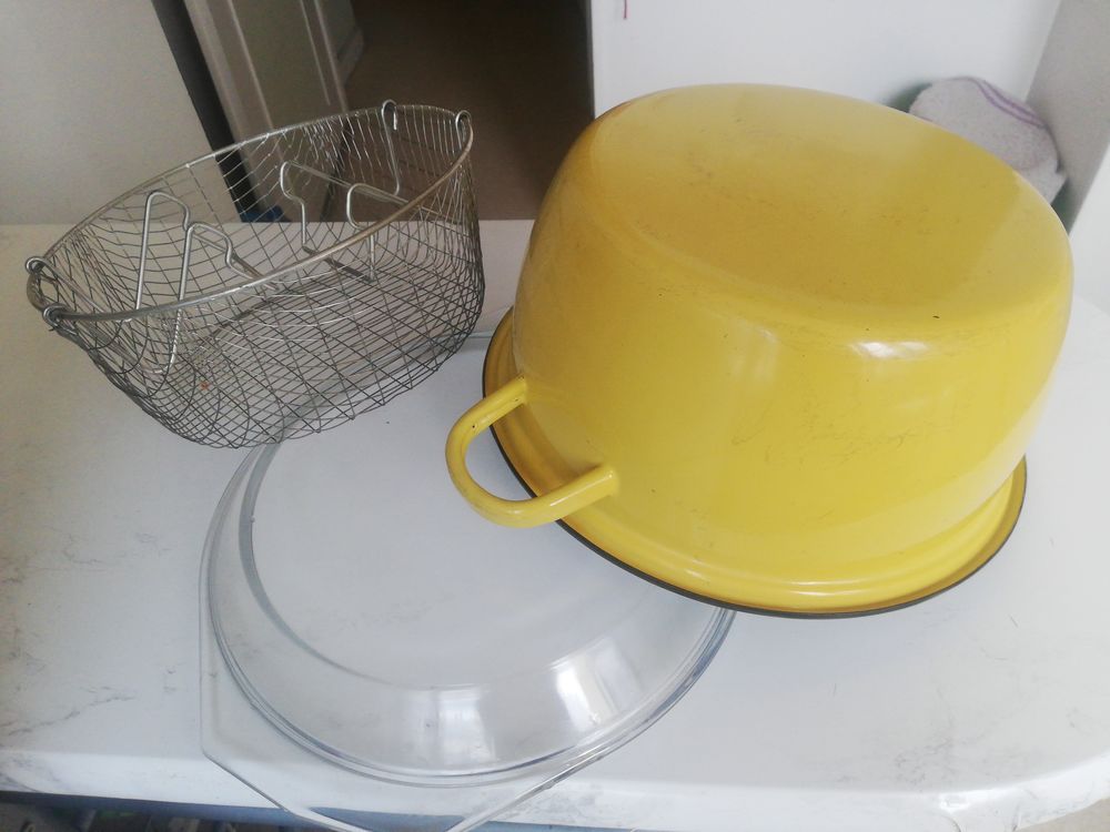 Friteuse &agrave; l'ancienne de 25cm de couleur jaune Electroménager