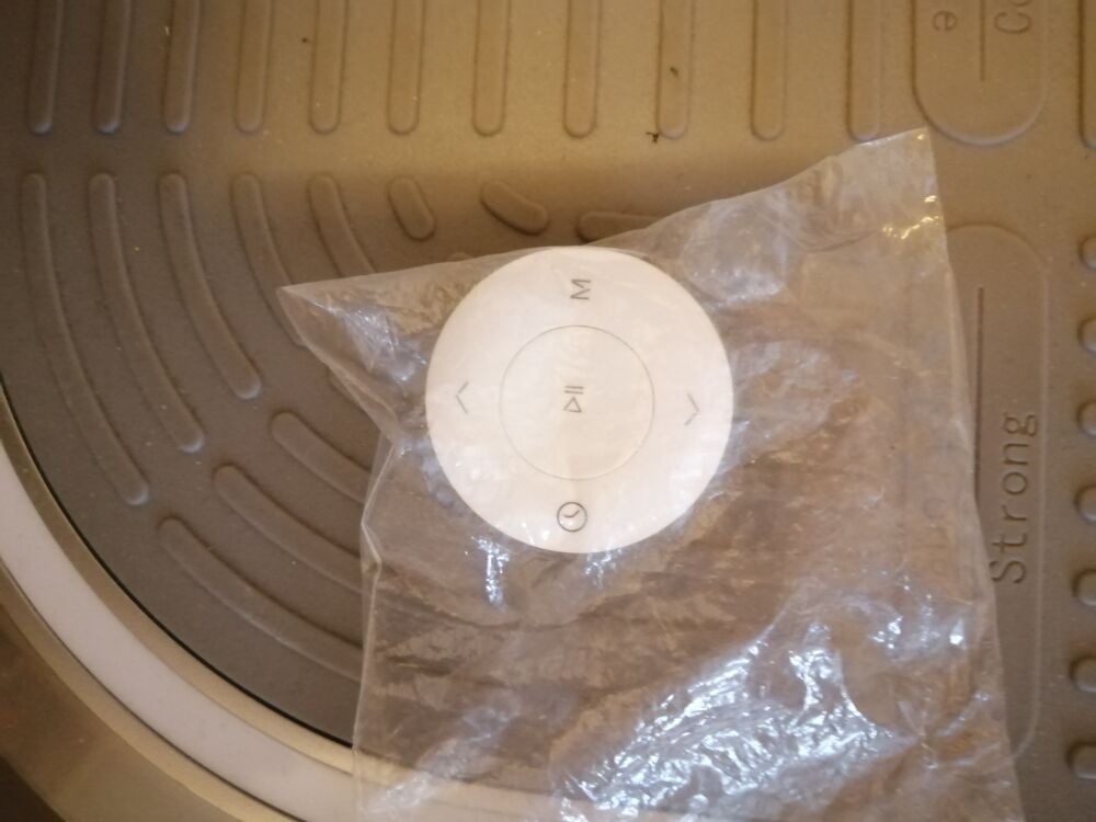 Plateforme vibrante t&eacute;l&eacute;command&eacute;e avec accessoires Meubles