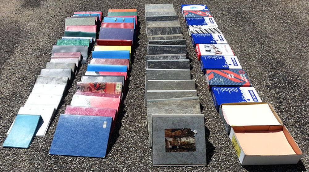 58 classeurs, poches plastique, papier divers, t b &eacute;tat Meubles