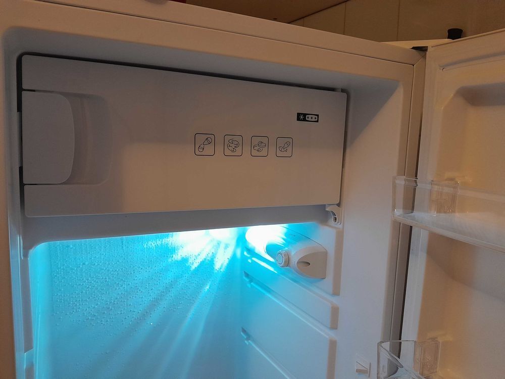 R&eacute;frig&eacute;rateur avec compartiments freezer Electroménager