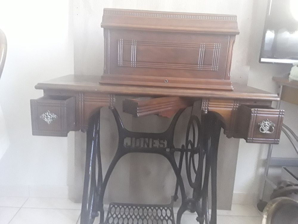 Machine &agrave; coudre ancienne Meubles