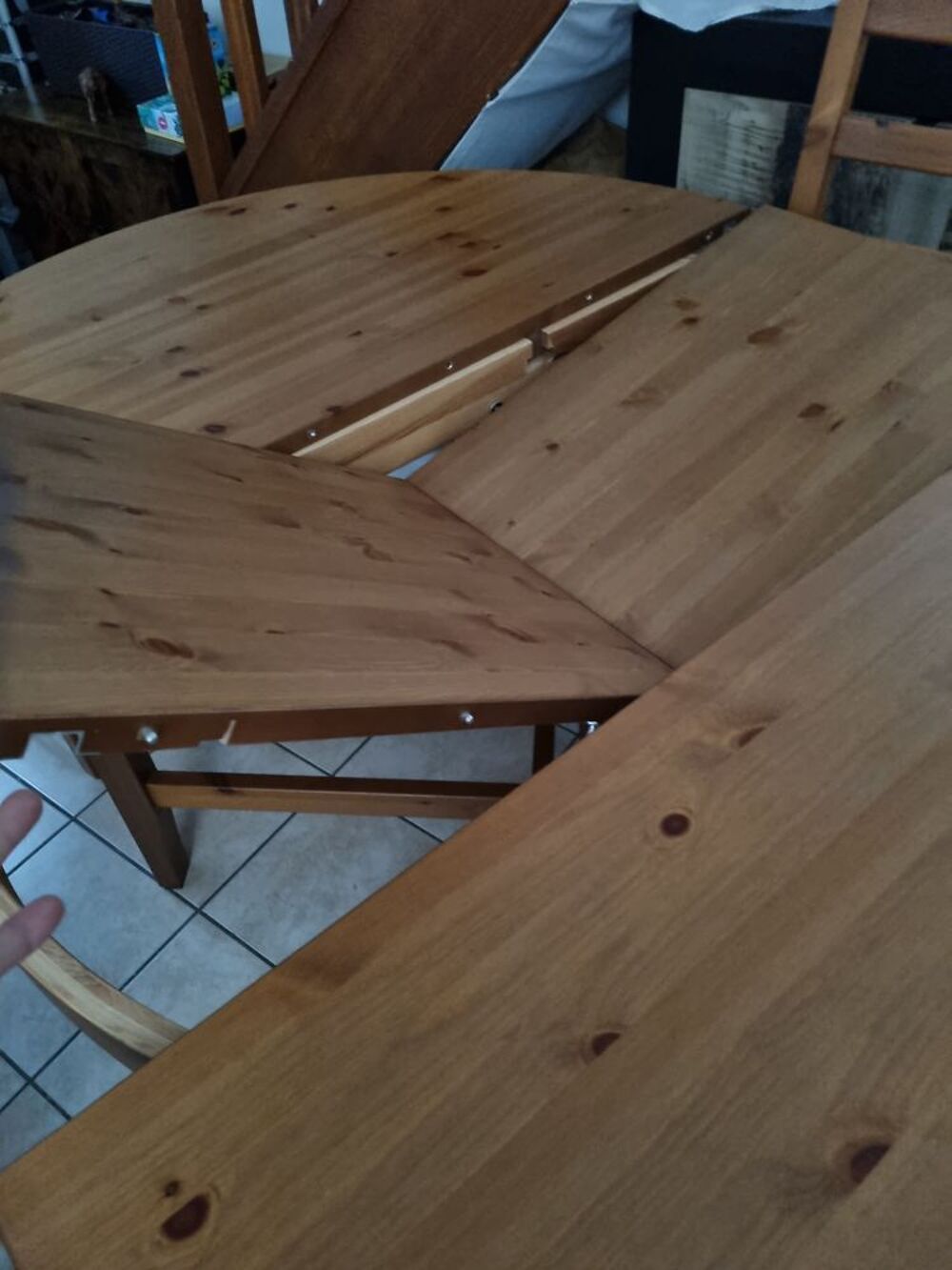Table de salle &agrave; manger et 4 chaises Meubles