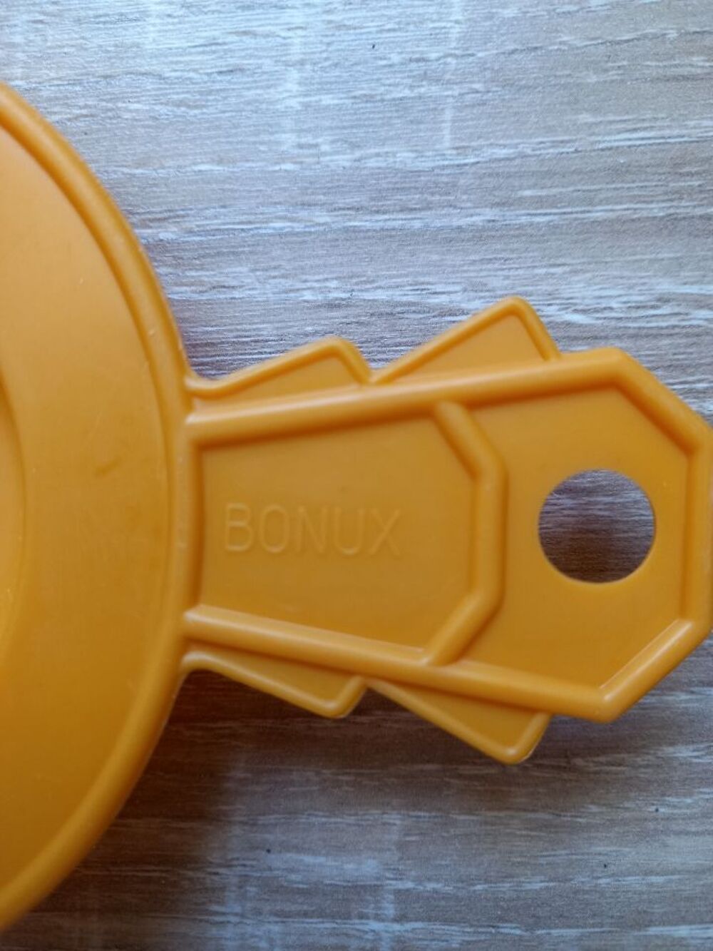 Mini passoire orange Bonux 