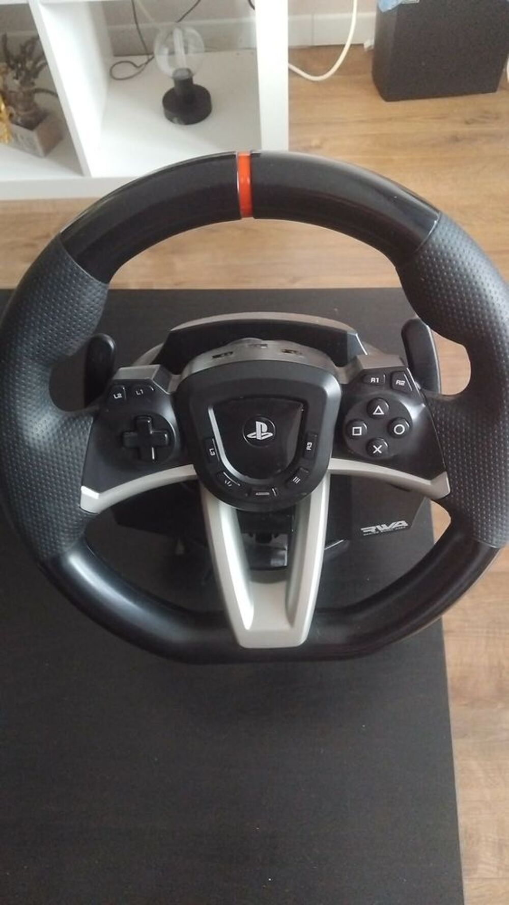  volant et sa p&eacute;dale pour PlayStation Consoles et jeux vidéos