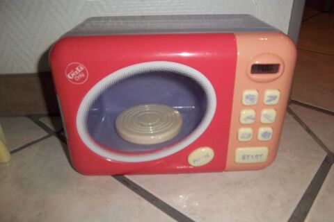 Micro ondes Playgo rose 4 Colombier-Fontaine (25)