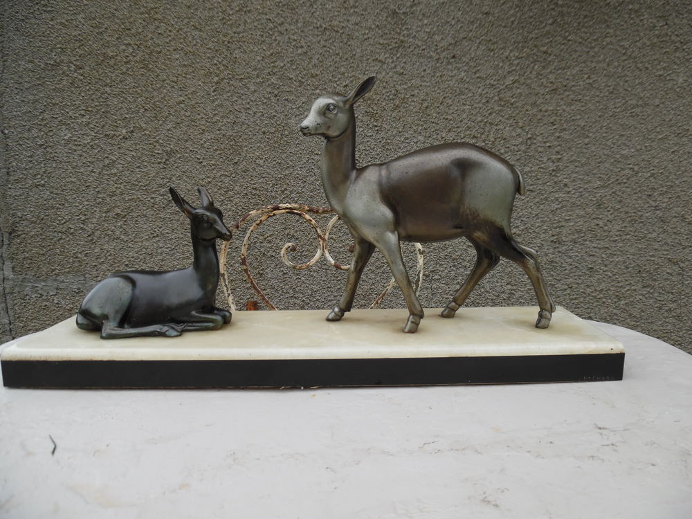 sculpture art d&eacute;co biche et son petit. 