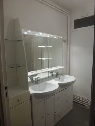  Appartement à louer 6 pièces 117 m²