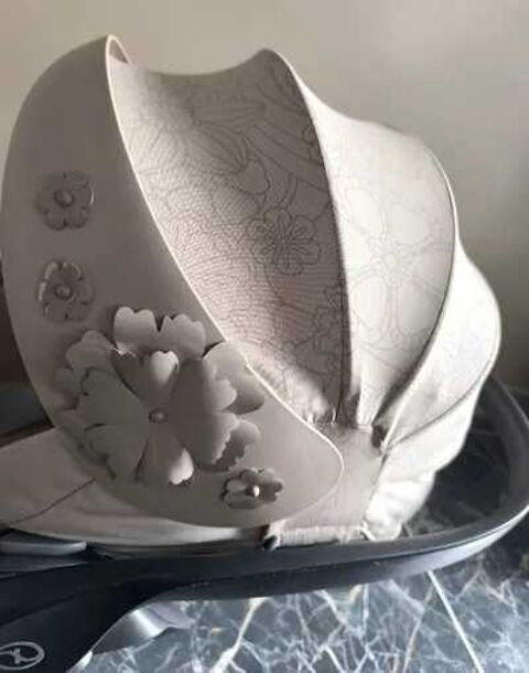 Cybex cosy priam + chssis + adaptateur + habillage pluie 380 Nantes (44)