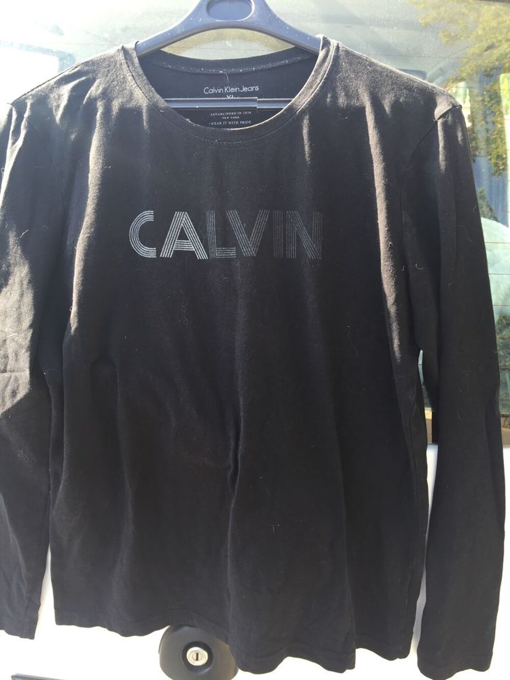 T-shirt noir Calvin Klein Vêtements