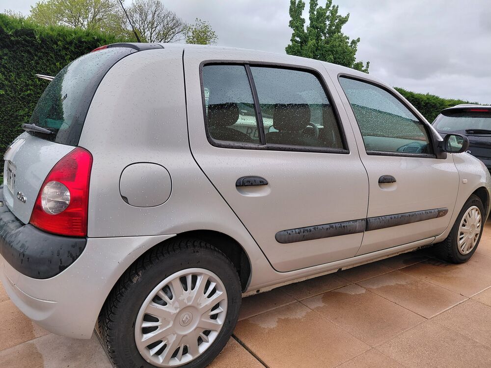 Clio II Clio 1.5 dCi 65 Confort Pack Clim Dynamique 2004 occasion 17150 Mirambeau