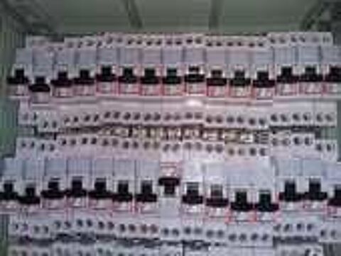 LOT de 6 DISJONCTEURS DNX...LEGRAND 30 Serres-Castet (64)