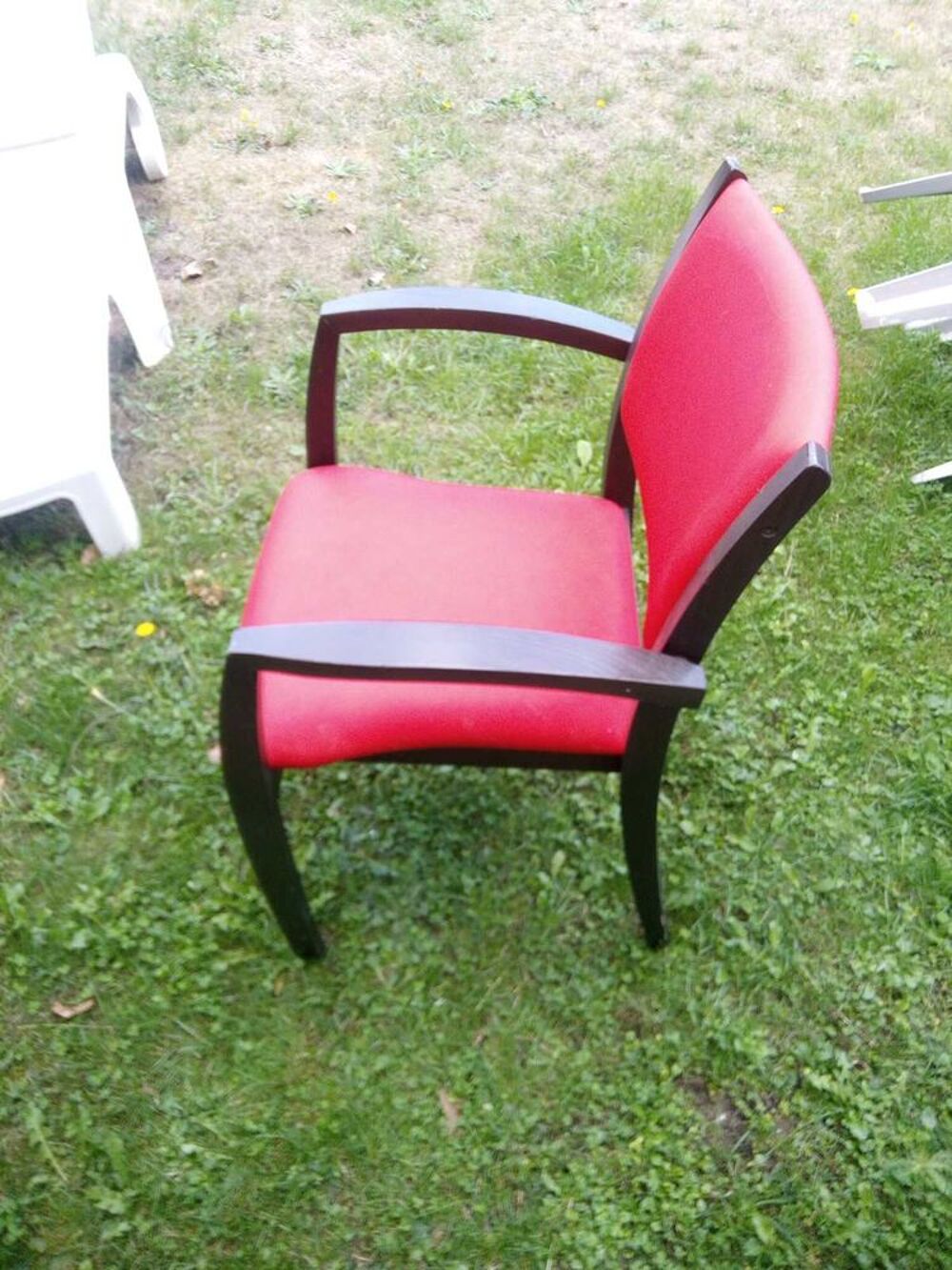 Chaise bureau et autres &eacute;tat neuf. .. 
Sur Amiens Rivery. 
25 €. 
A venir chercher sur Rivery (80136).
C'est disponible. Meubles