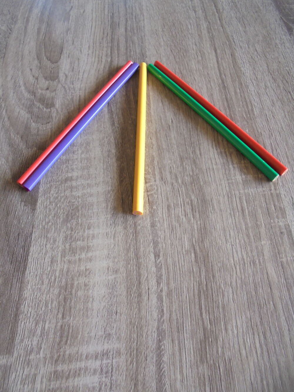 5 crayons de couleurs (28c) Jeux / jouets