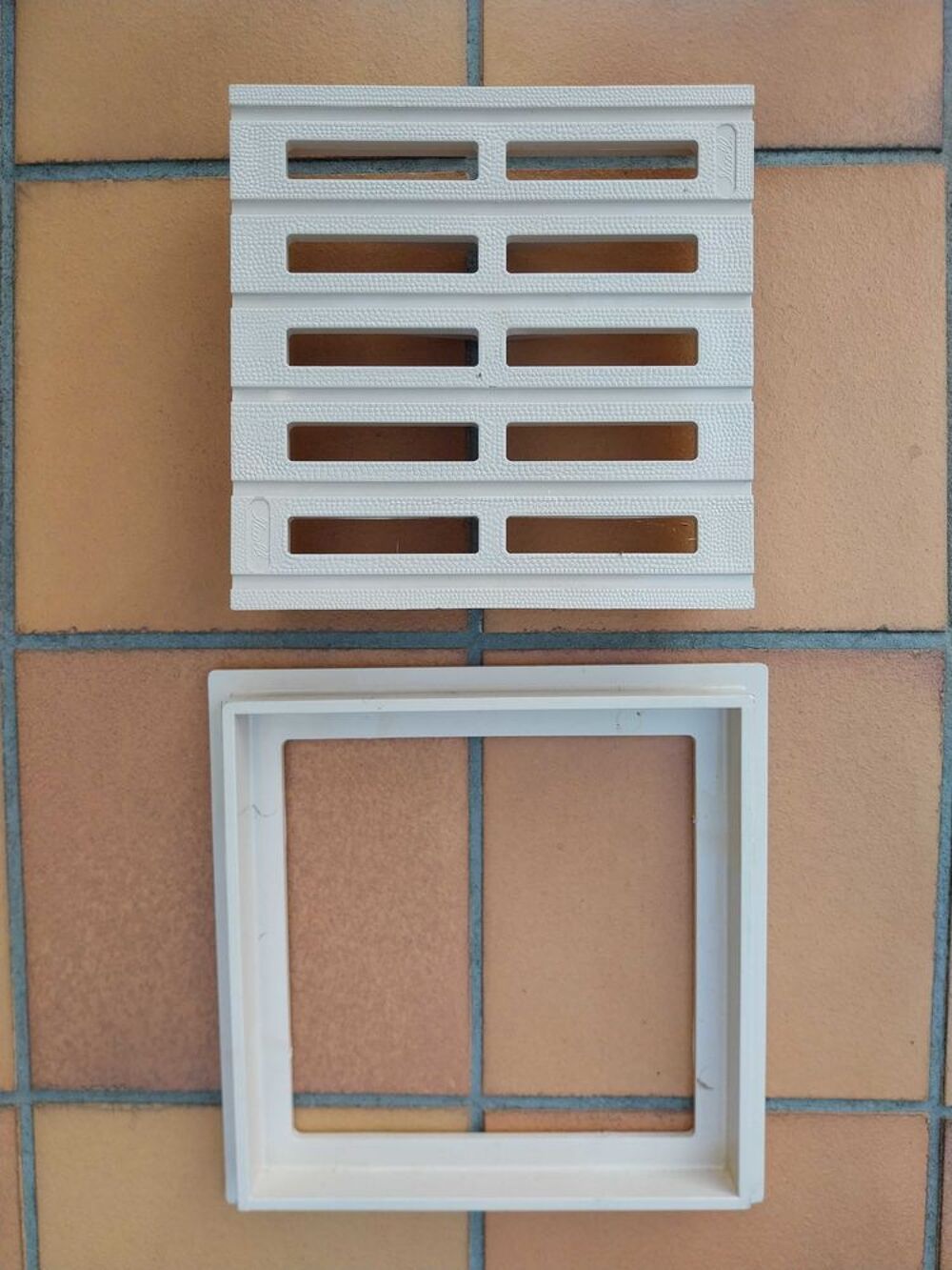Grille et cadre Nicoll sable pvc 20&agrave;-20 Bricolage