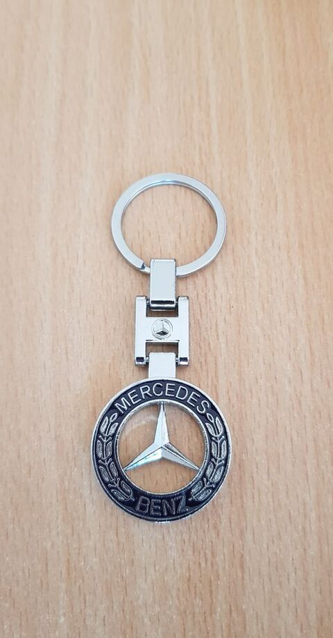 Porte cl� Mercedes Benz 
M�tal 
Longueur 9 cm 
Largeur 3 cm 10 Carnon Plage (34)