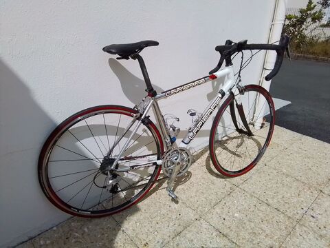 Velo de course lapierre de taille M ( 1m74)
Trs bon tat 150 Rochefort (17)