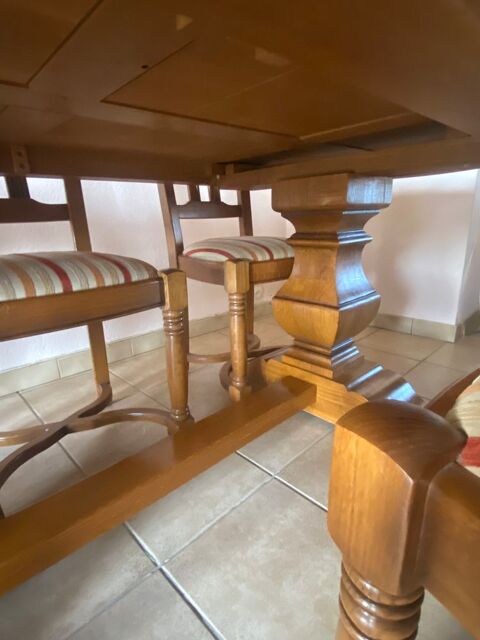 TABLE MONASTERE EN CHENE MASSIF CHEVILLEE + 6 CHAISES 899 Hendaye (64)
