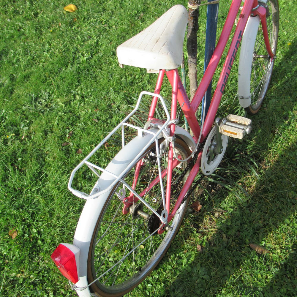 V&eacute;lo fille rose (Peugeot) ? Vintage (ann&eacute;e 90) Vélos
