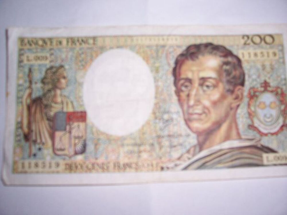 2 B 200 frs Montesquieu 1982/1983 + 1 billet 5 f 1966 