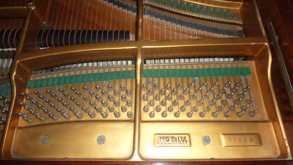 beau piano quart de queue P&eacute;rof IV (1,73 cm) acajou de 1964 Instruments de musique