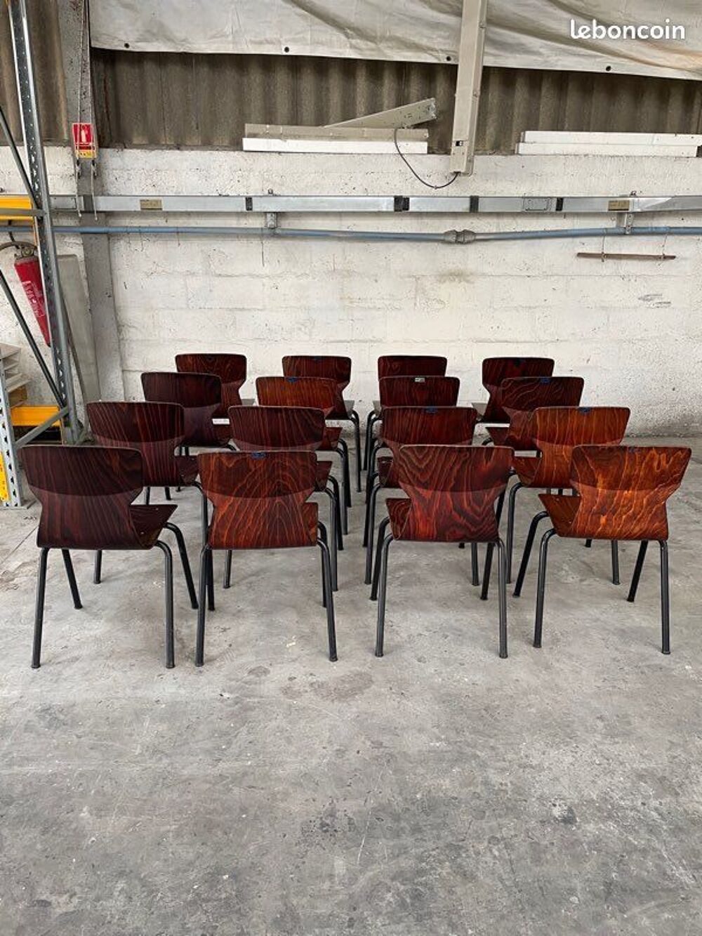 Chaises Eromes bois fonc&eacute;, pieds gris LIVRAISON POSSIBLE Meubles