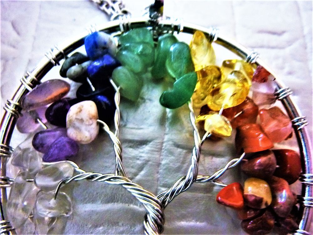 Pendentif ARBRE DE VIE 7 Chakras Bijoux et montres