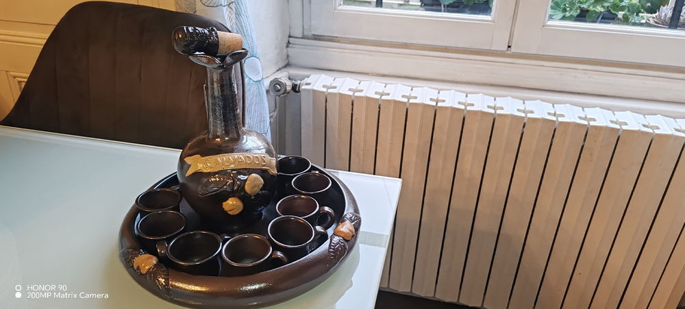 Service &agrave; Calvados en gr&egrave;s Décoration