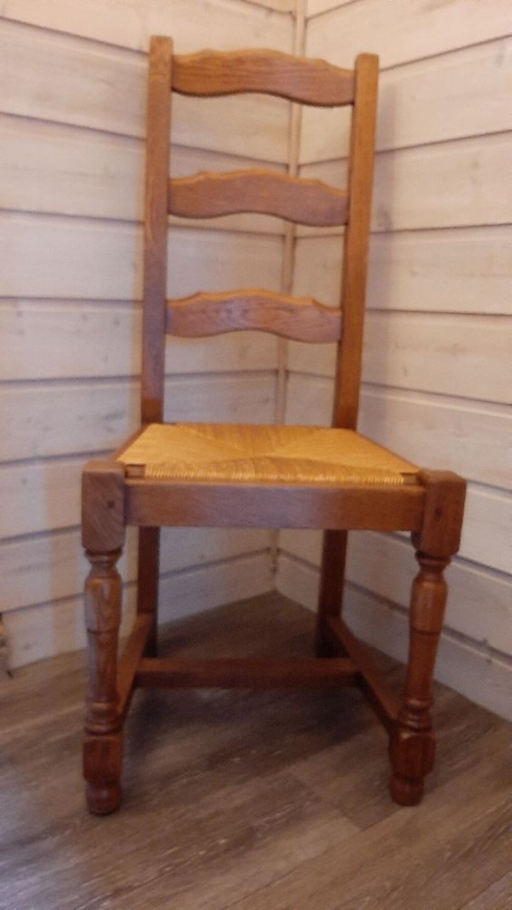 CHAISES EN BOIS MASSIF Meubles