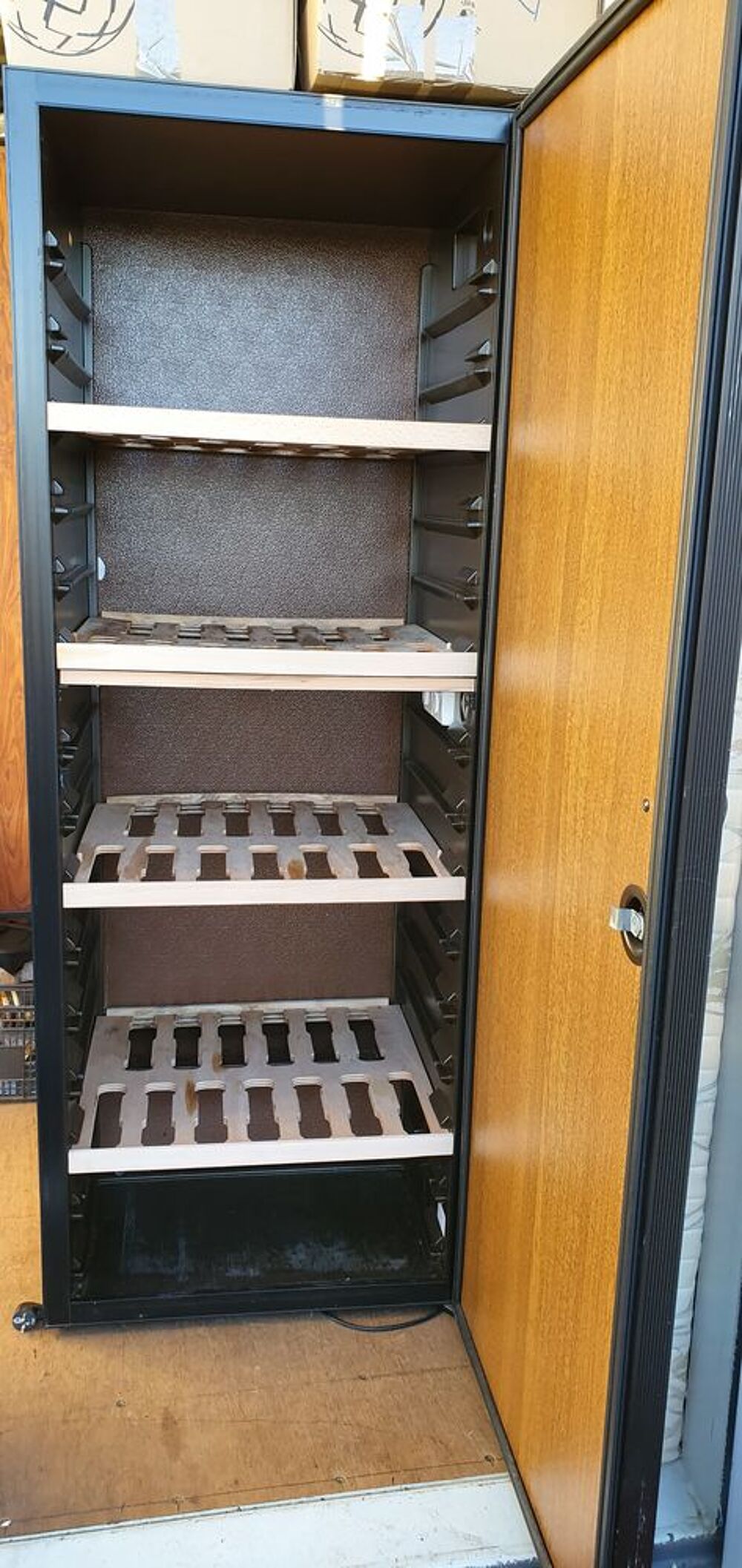 Achetez cave a vin artevino quasi neuf, annonce vente à Marseille (13