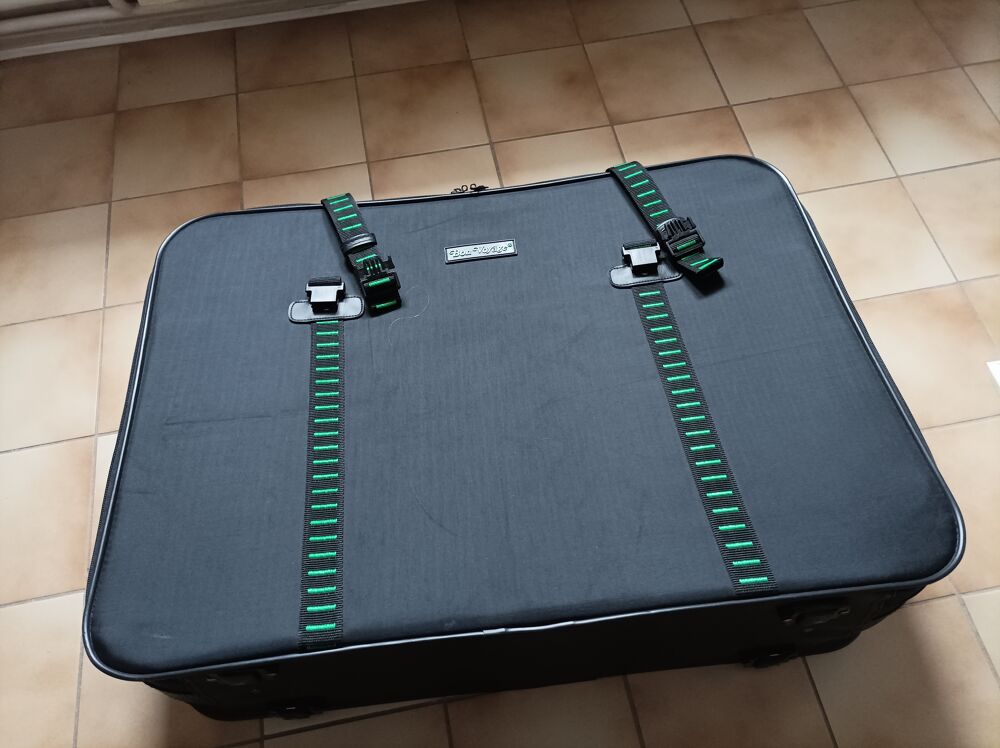 Grande valise. Maroquinerie