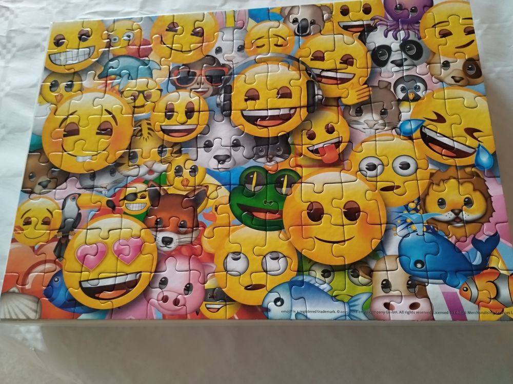 Ravensburger Puzzle Emoji 4 x 100 pi&egrave;ces Jeux / jouets