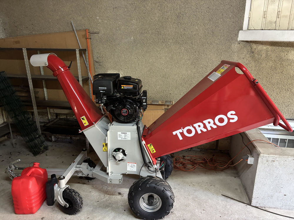   Broyeur de branches professionnel 15 CV 