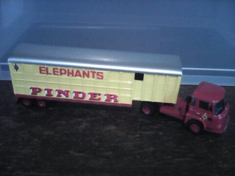 Camion Renault Saviem Remorque Elphants Pinder 20 Marmande (47)