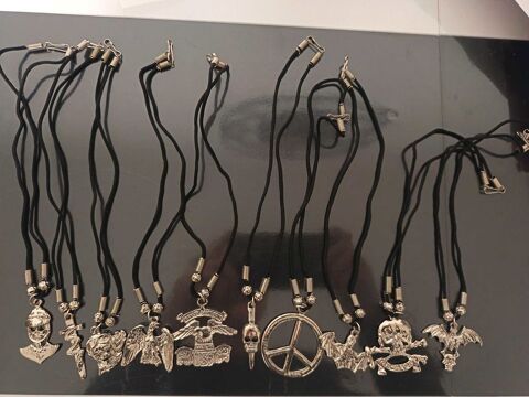 Lot de 10 colliers rock gothique argentés avec cordons noirs €  têtes de mort, dragon, peace and love Port-de-Bouc (13)