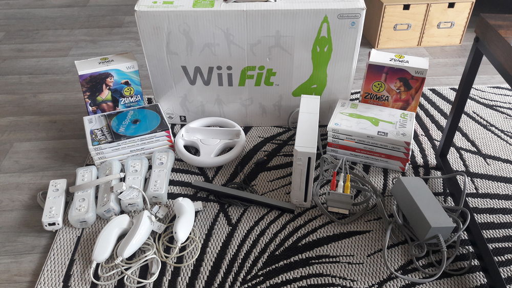 console wii + accessoires et jeux Consoles et jeux vidos